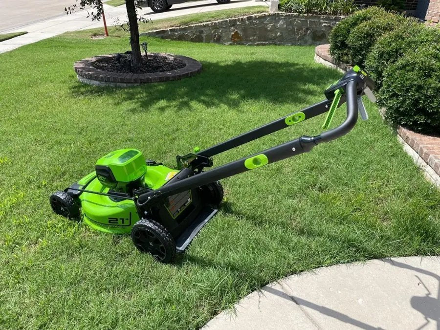 Greenworks 80V 21-Inch Self-Propelled Lawn Mower - image 3