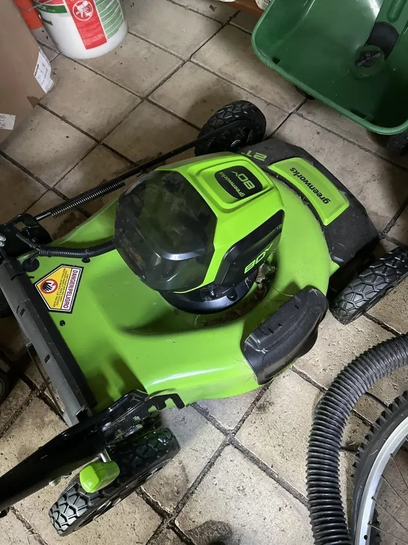 Greenworks 80V 21-Inch Self-Propelled Lawn Mower - image 5