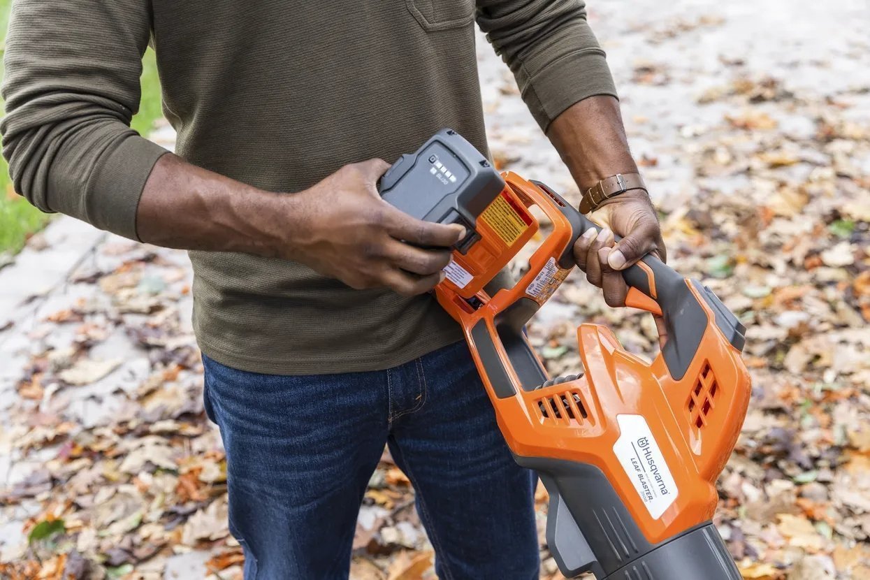 Husqvarna 350iB Leaf Blaster Battery Leaf Blower - Bee Worths