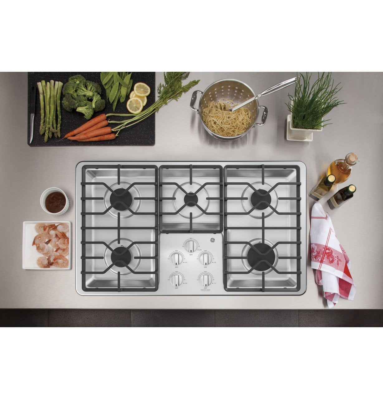 GE 36″ Built-In Gas Cooktop JGP3036SLSS - image 3