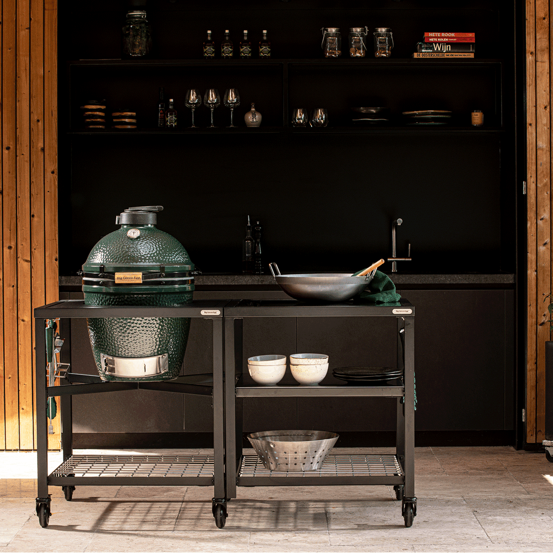 Big Green Egg Medium Ceramic Charcoal Grill